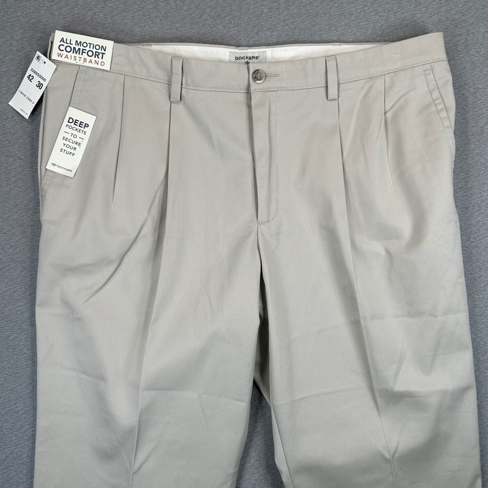 Dockers Easy Khaki Pants Mens 42x30 Tan Classic Fit Pleated NWT